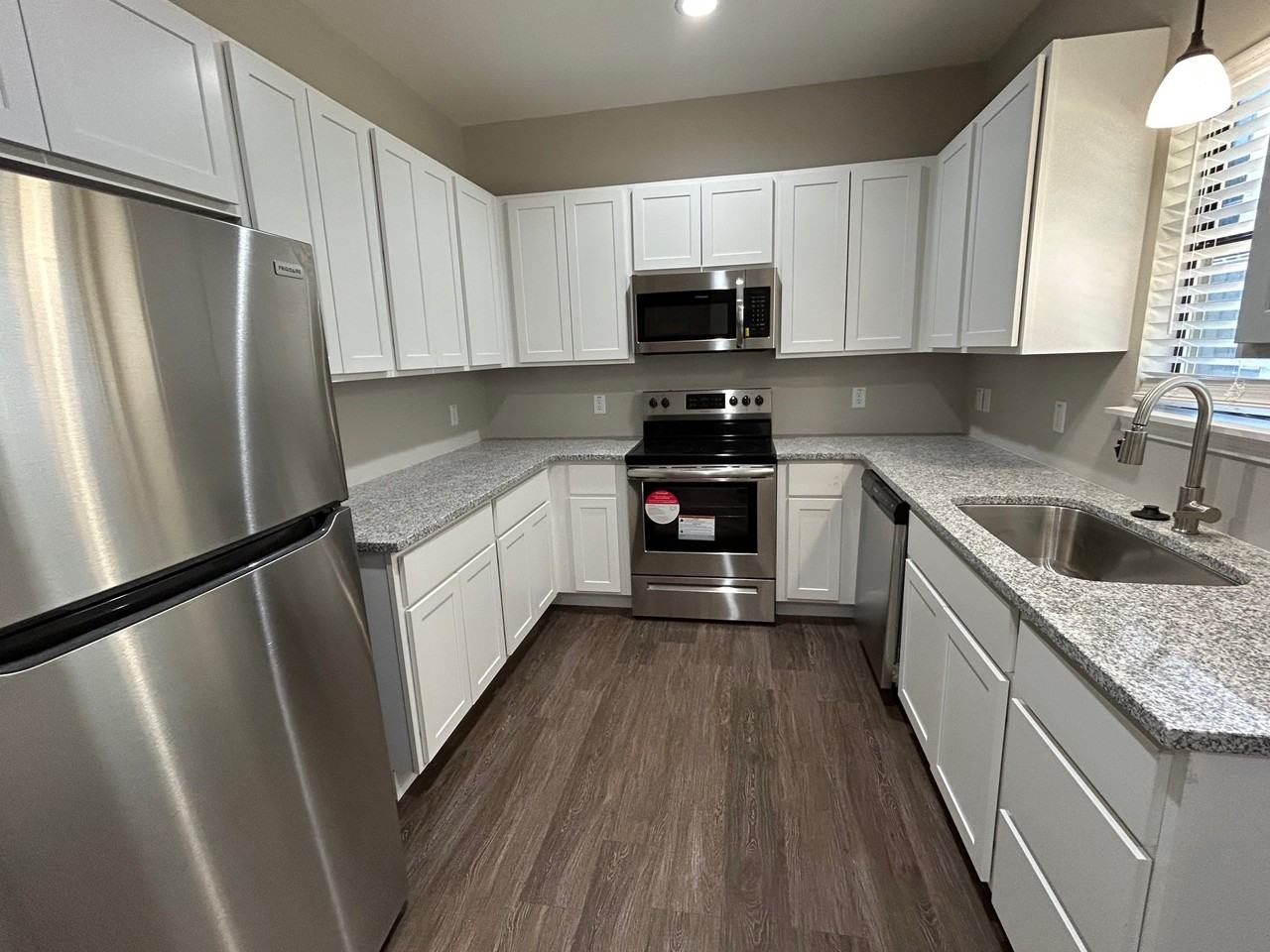 3427 - 3457 Brooke Place - 3439 - Photo 6 of 21