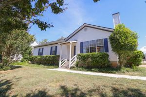 featured image of 18 Warren Ct #1