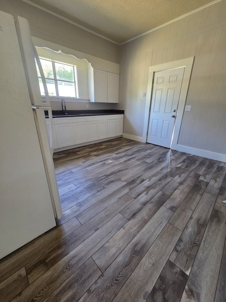 702 Mary St #1 - Photo 4 of 13