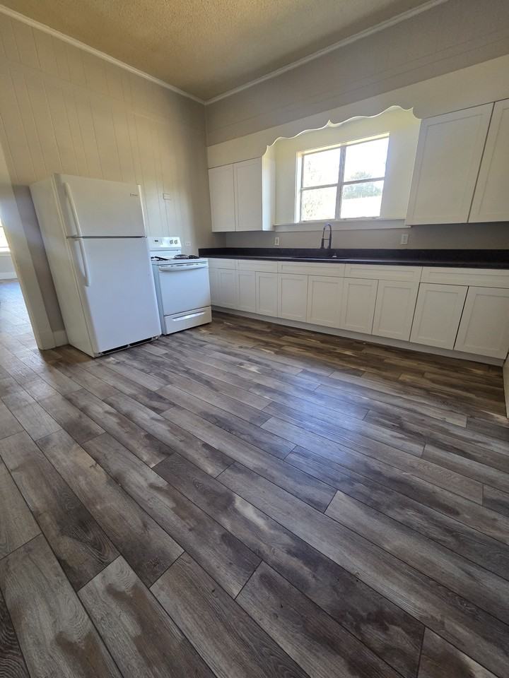 702 Mary St #1 - Photo 5 of 13