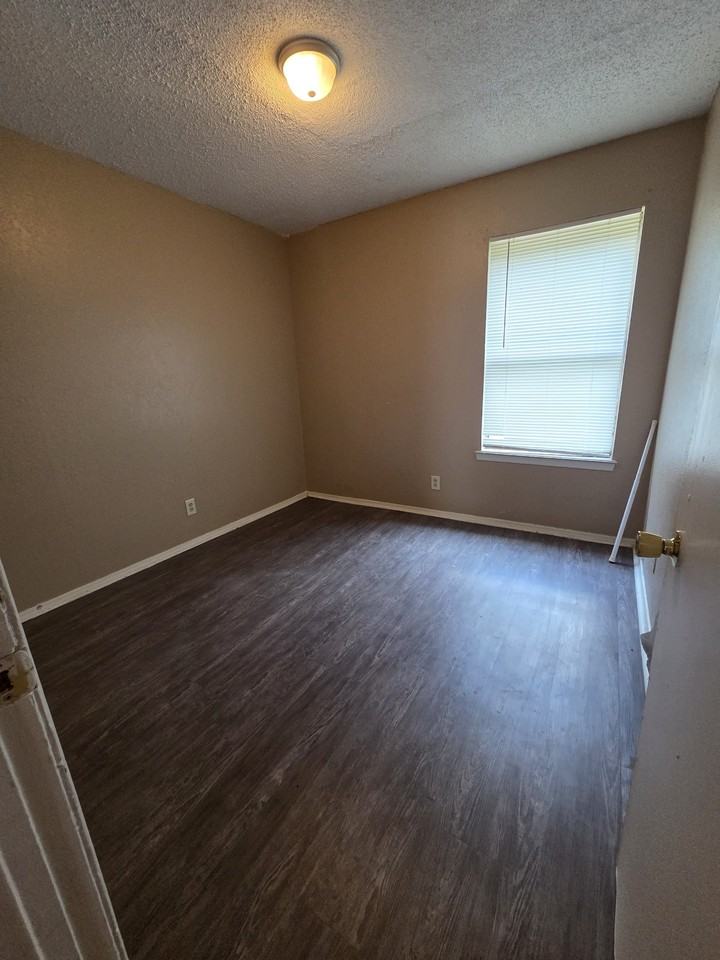 702 Mary St #1 - Photo 6 of 13