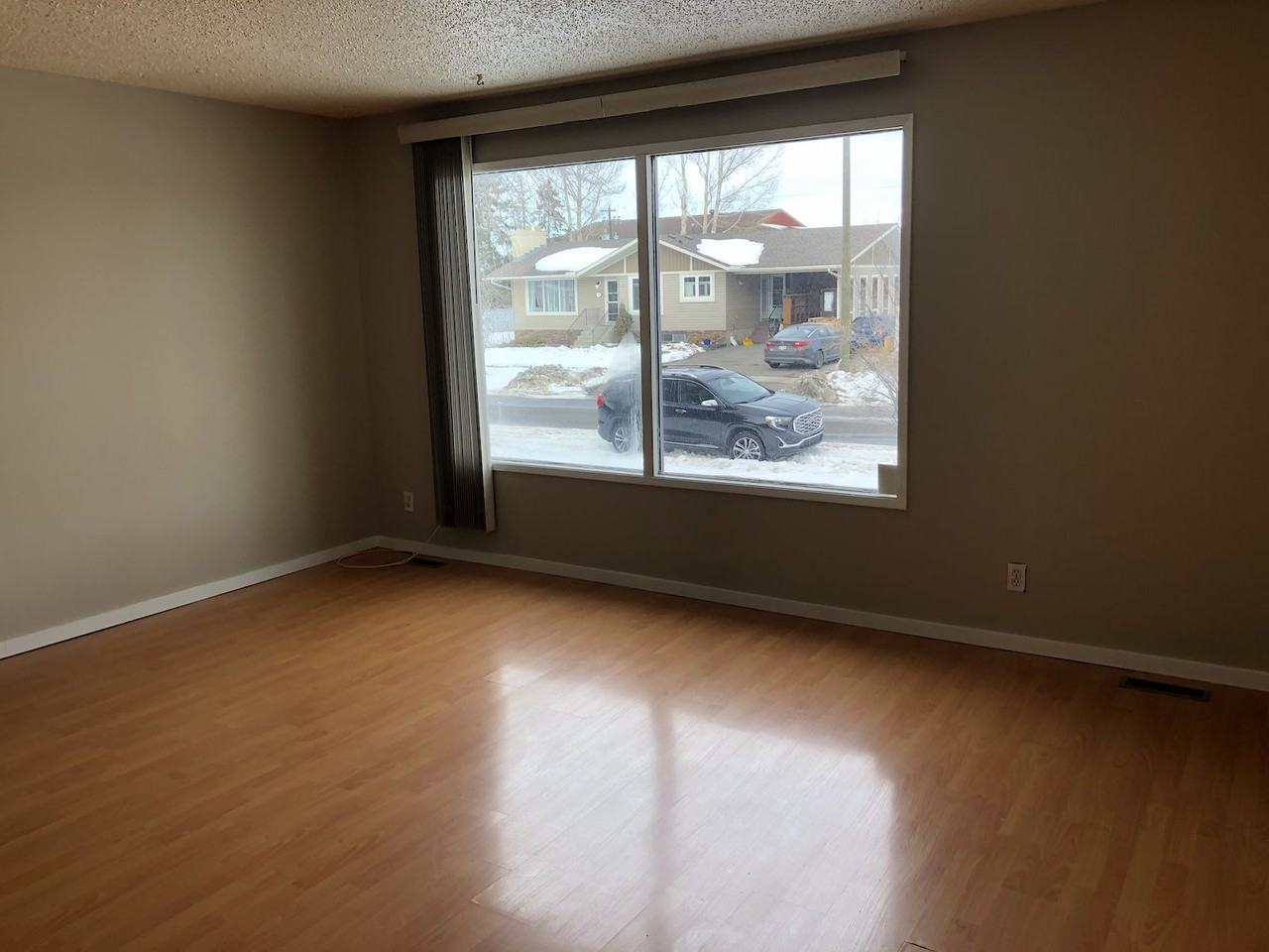 521 2 Ave Ne - Photo 2 of 7