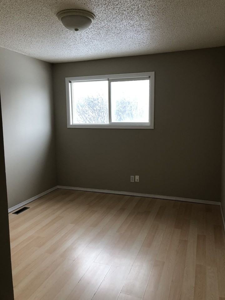 521 2 Ave Ne - Photo 6 of 7