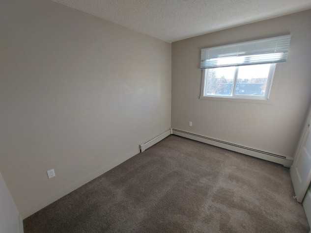 4601 48 Ave - Photo 5 of 10