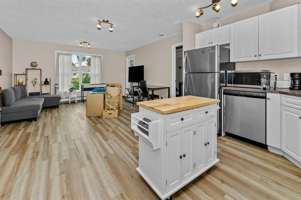 2000 Applevillage Crt Se - Photo 2 of 15