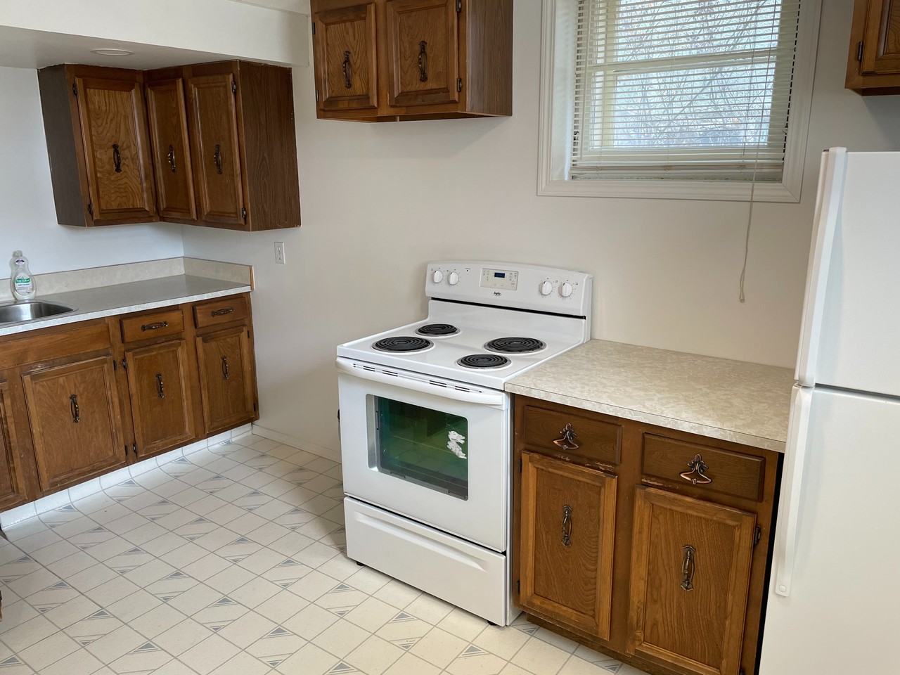 1302 Elliott St - Photo 4 of 17