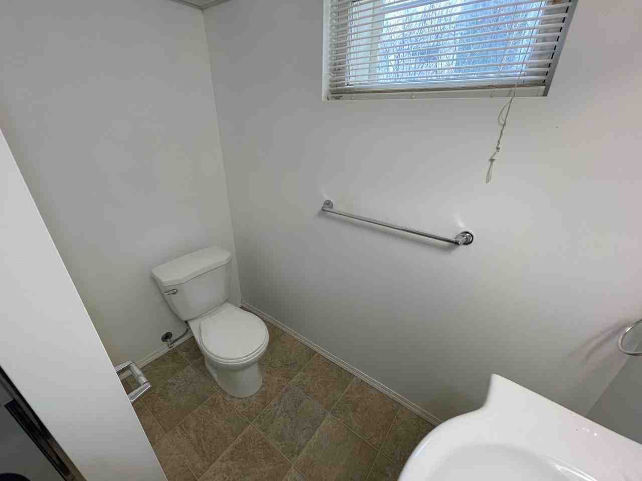 1302 Elliott St - Photo 5 of 17