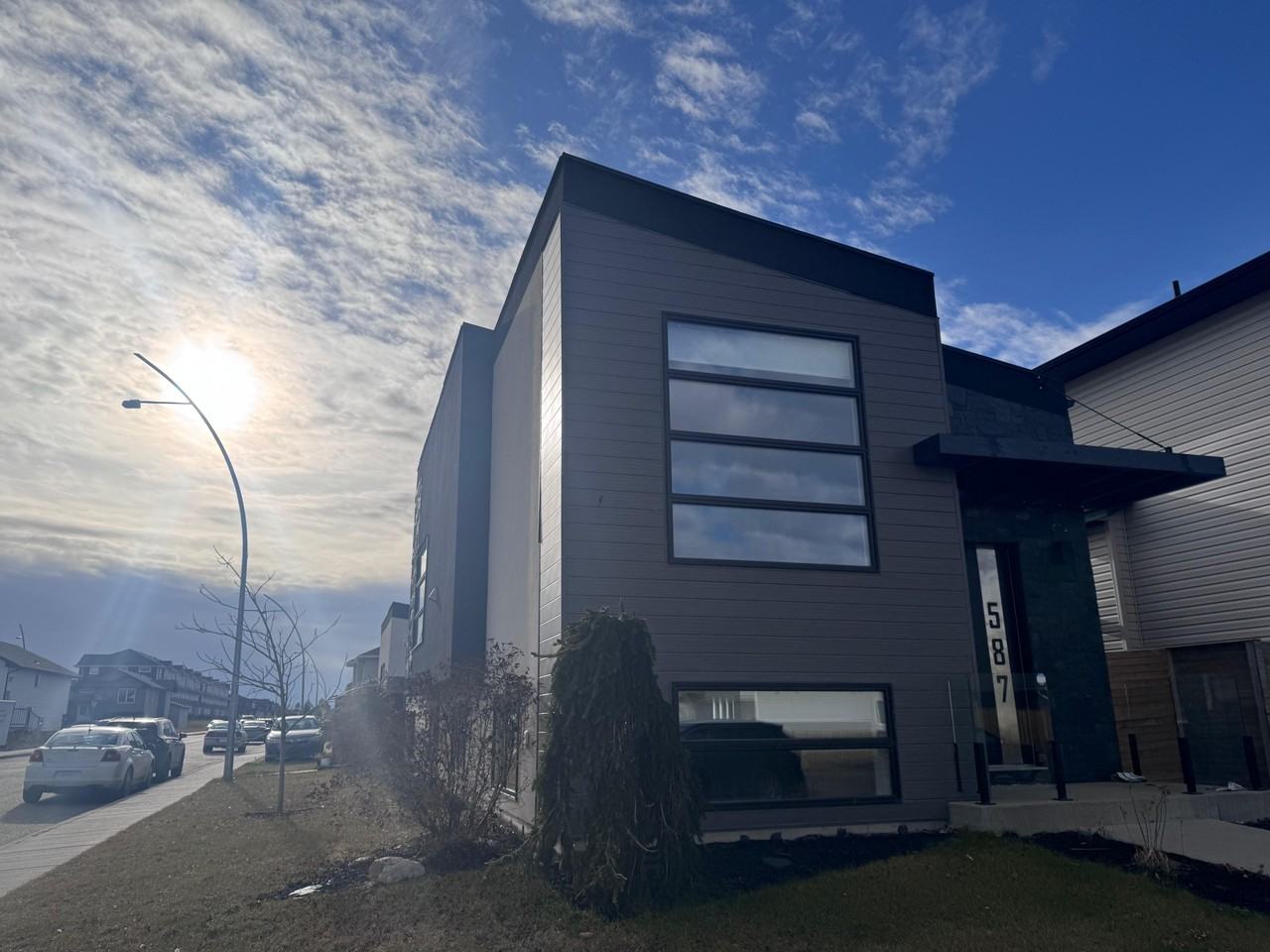 587 Kloppenburg Cres - Photo 2 of 20