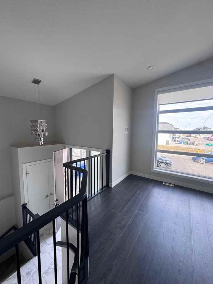 587 Kloppenburg Cres - Photo 5 of 20