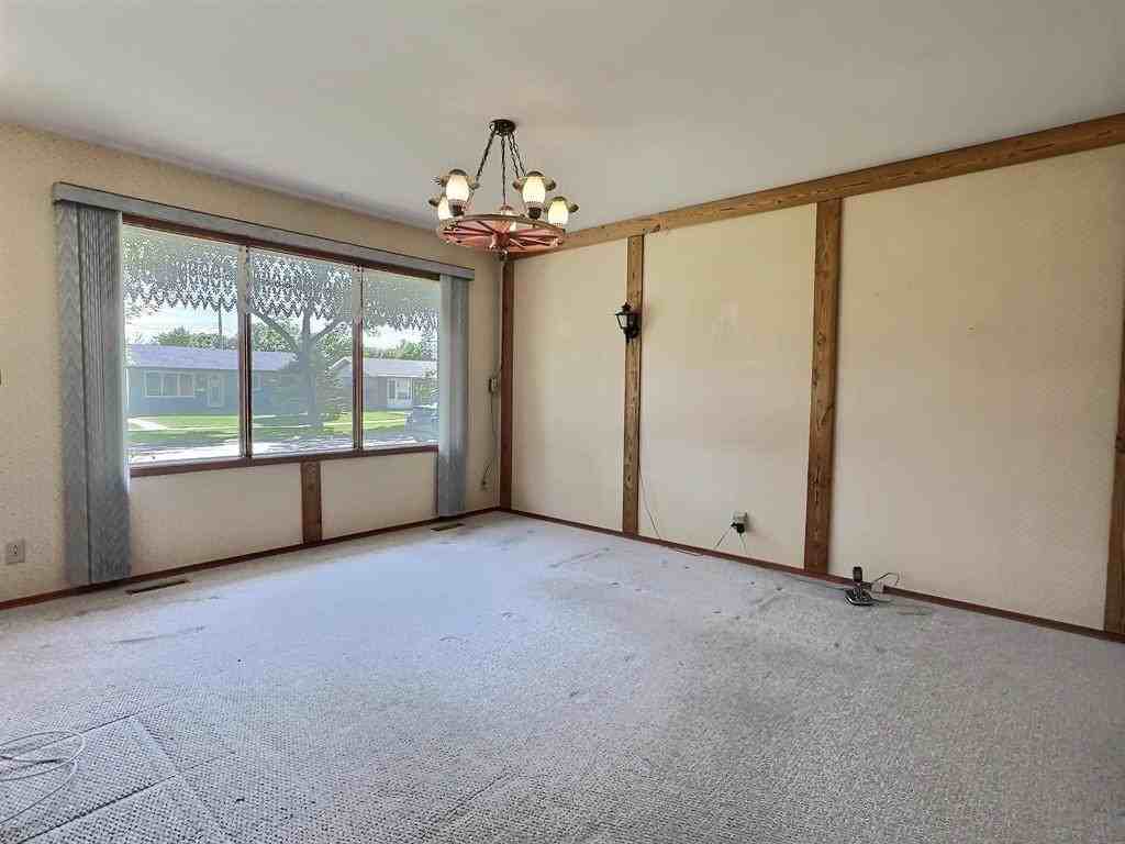 827 Barry Ave - Photo 2 of 18