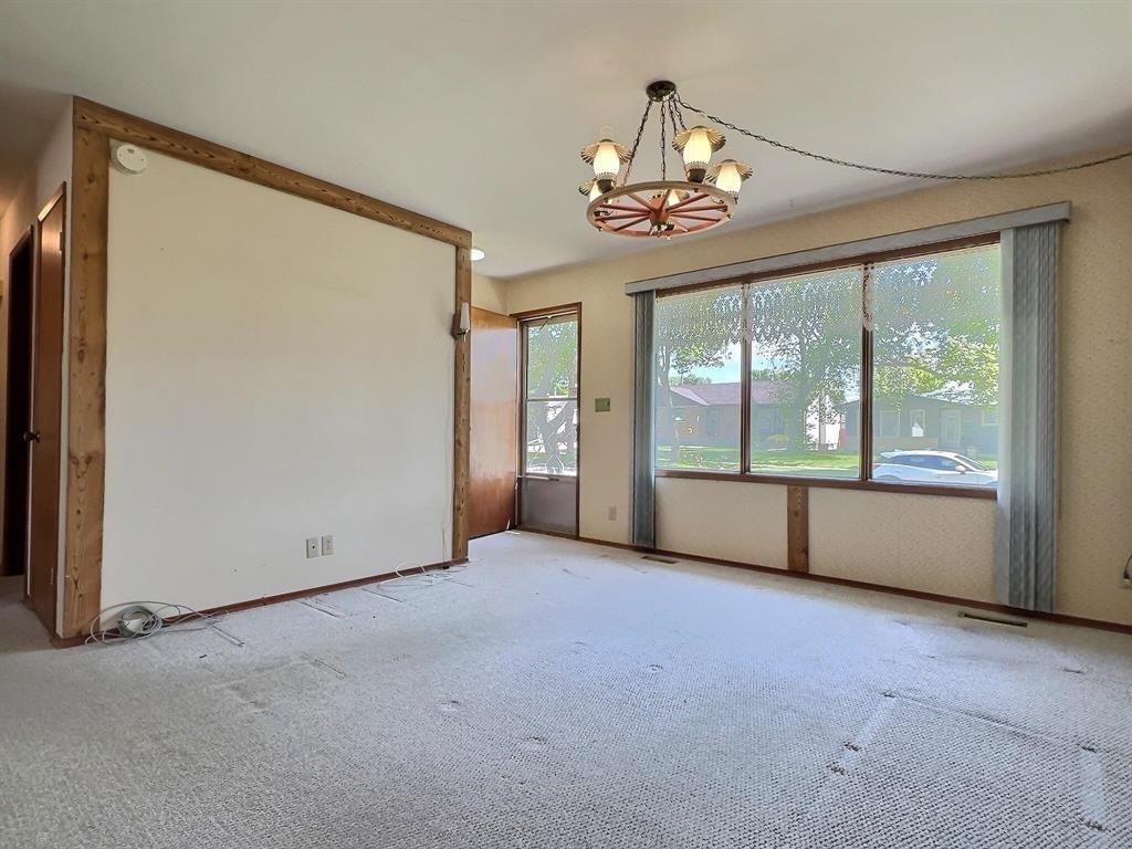 827 Barry Ave - Photo 3 of 18