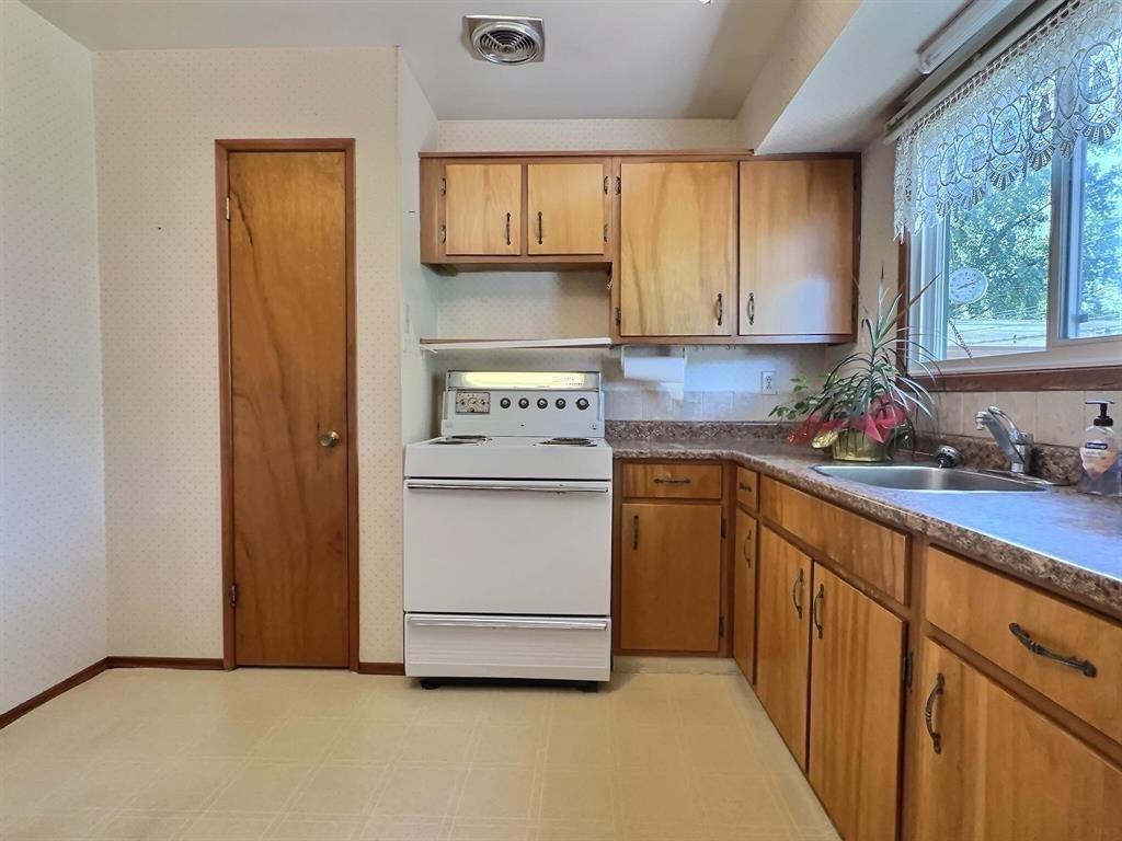 827 Barry Ave - Photo 5 of 18