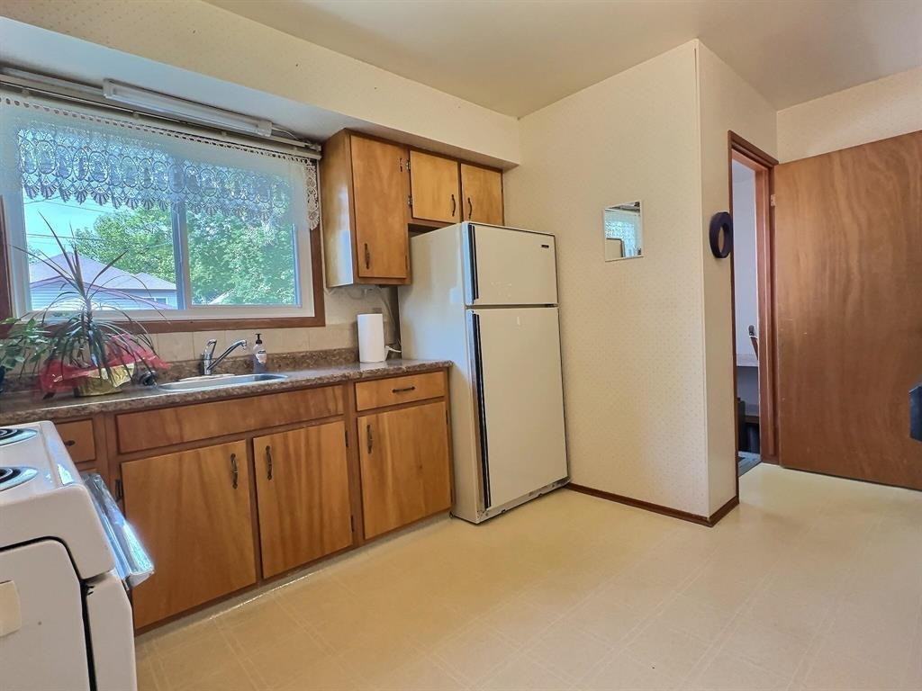827 Barry Ave - Photo 6 of 18