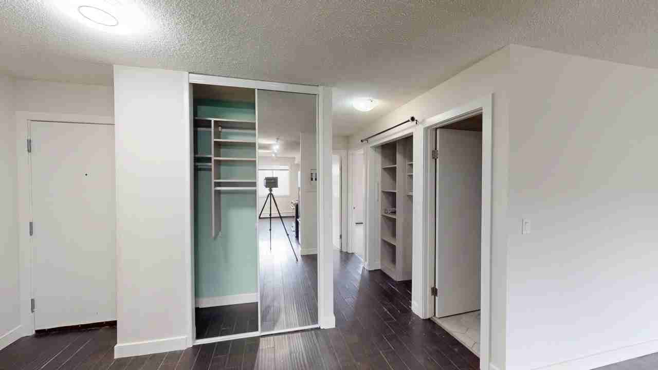 4455 Greenview Apts. - Photo 2 of 11