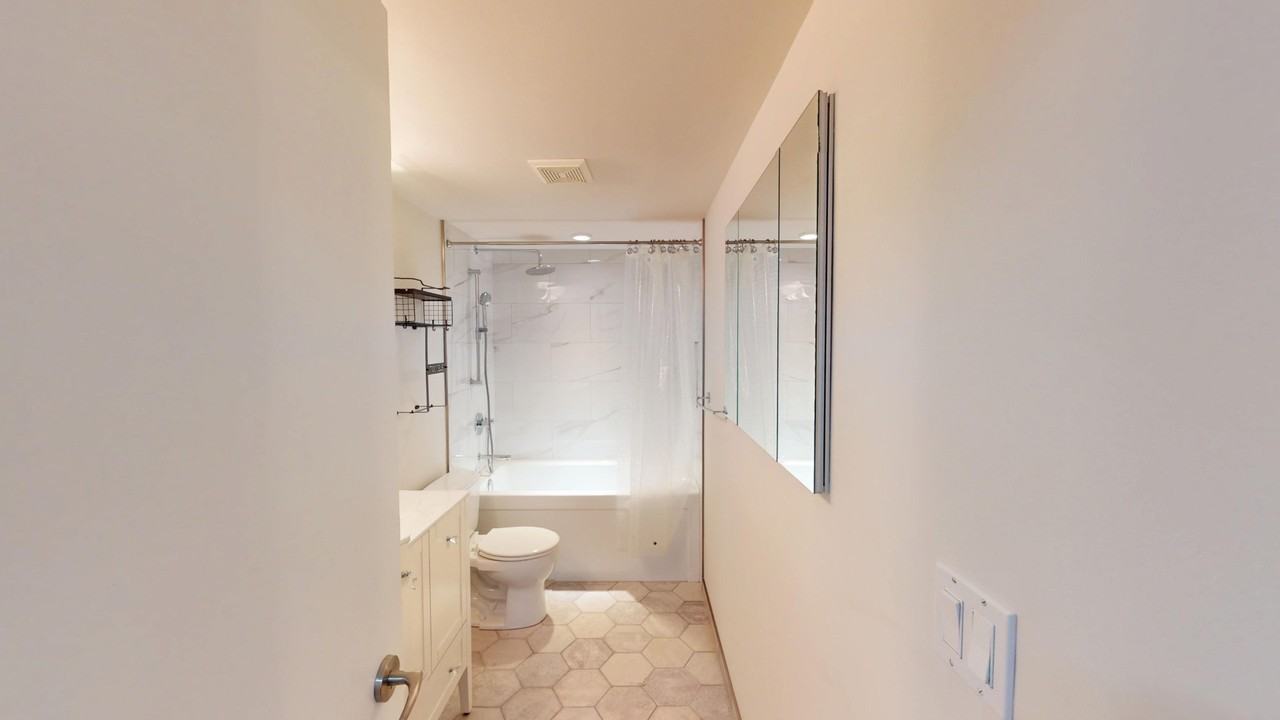 4455 Greenview Apts. - Photo 3 of 11