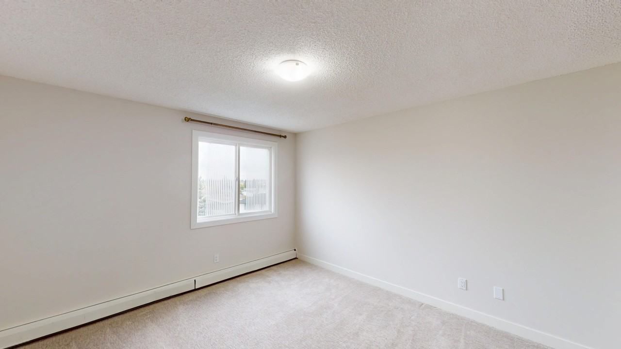 4455 Greenview Apts. - Photo 4 of 11
