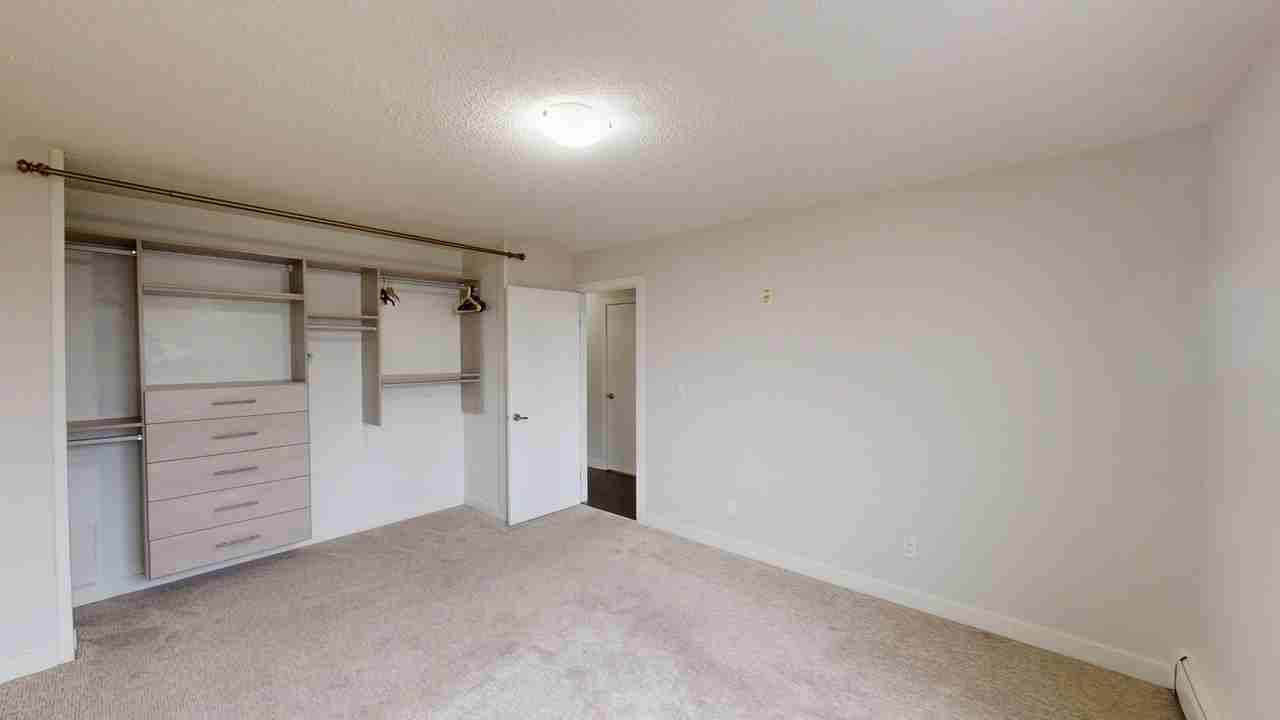 4455 Greenview Apts. - Photo 5 of 11