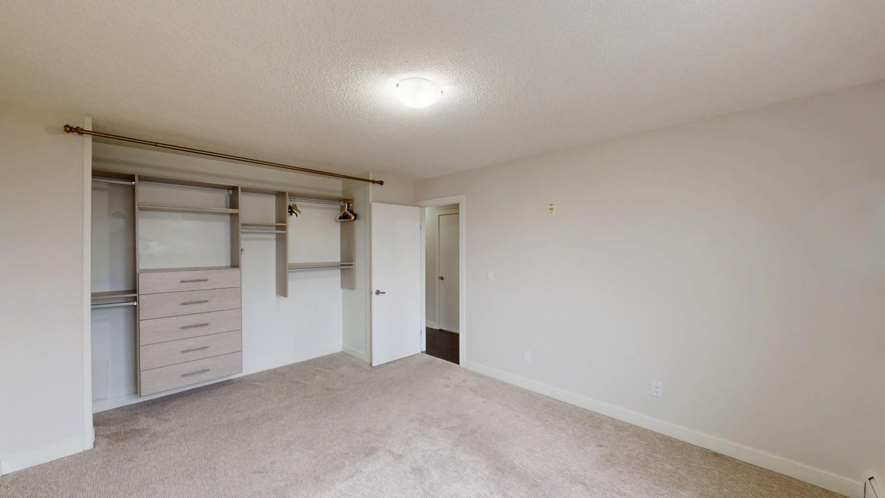 4455 Greenview Apts. - Photo 6 of 11
