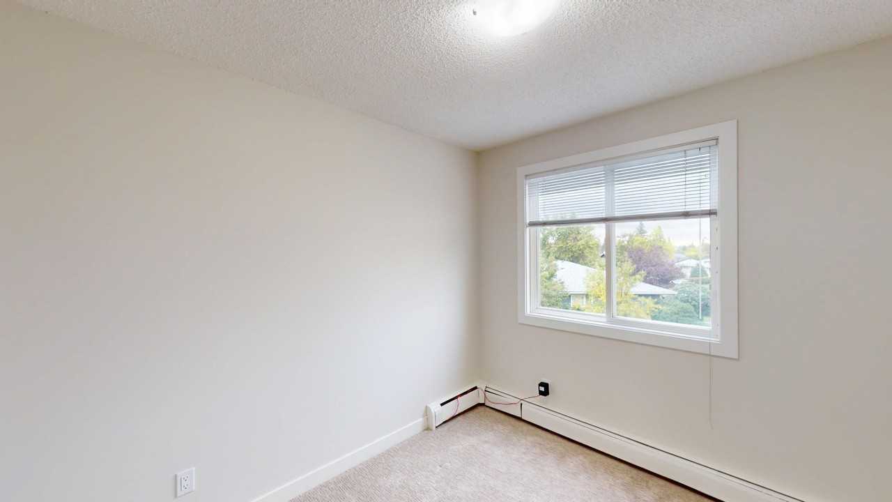 4455 Greenview Apts. - Photo 7 of 11