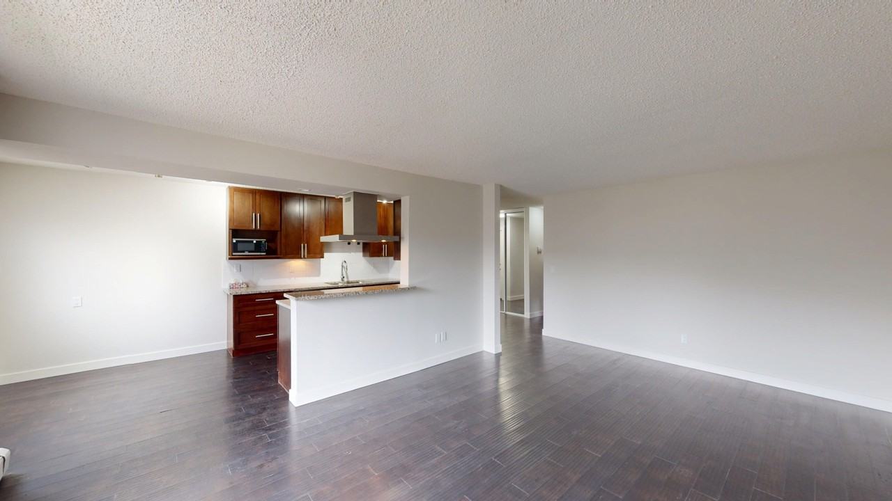4455 Greenview Apts. - Photo 3 of 11