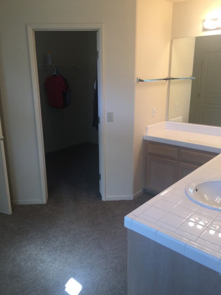 921 W Russell Ave #1 - Photo 5 of 8