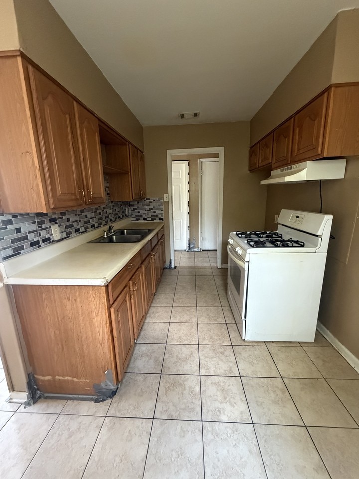 1905 Boykin Blvd - Photo 4 of 16