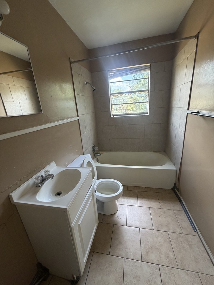 1905 Boykin Blvd - Photo 5 of 16