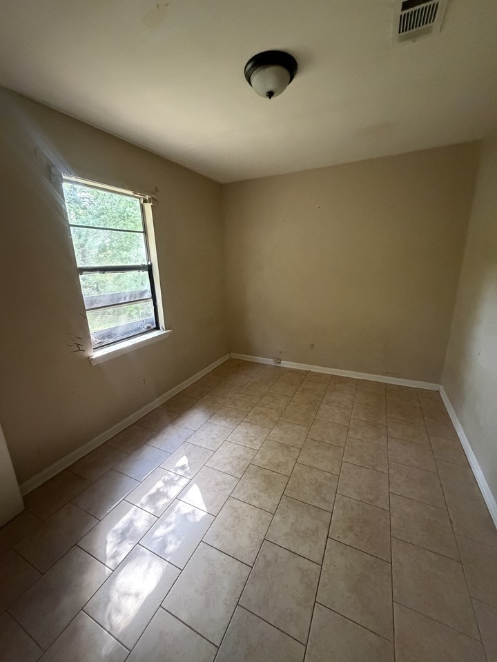 1905 Boykin Blvd - Photo 7 of 16