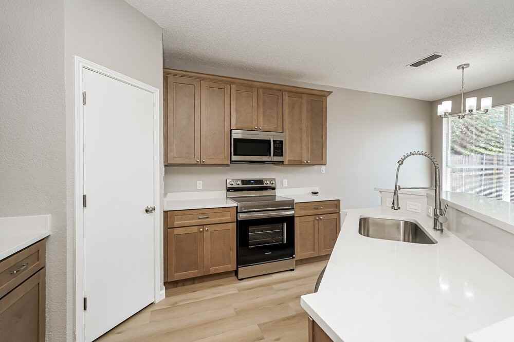 6332 Downeast Dr - Photo 7 of 16