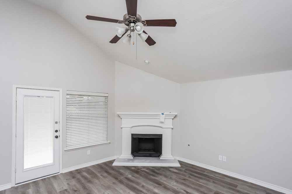 905 Marist Dr - Photo 3 of 16