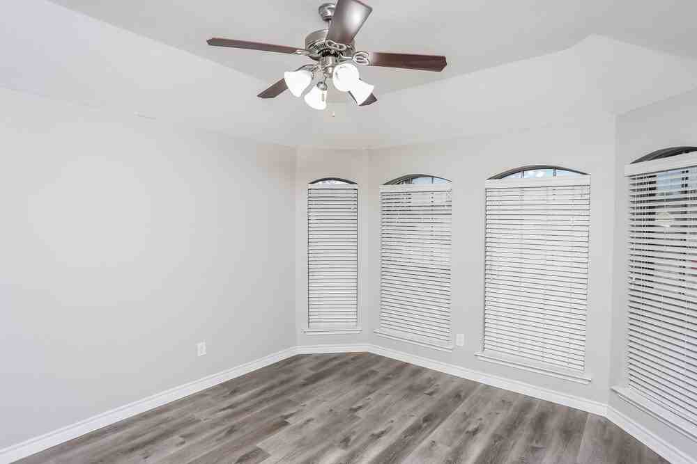 905 Marist Dr - Photo 4 of 16