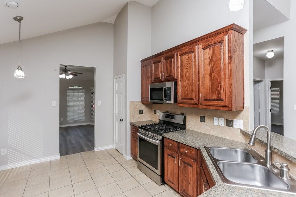 905 Marist Dr - Photo 6 of 16