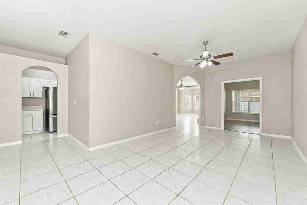131 Harwood Cir - Photo 3 of 16
