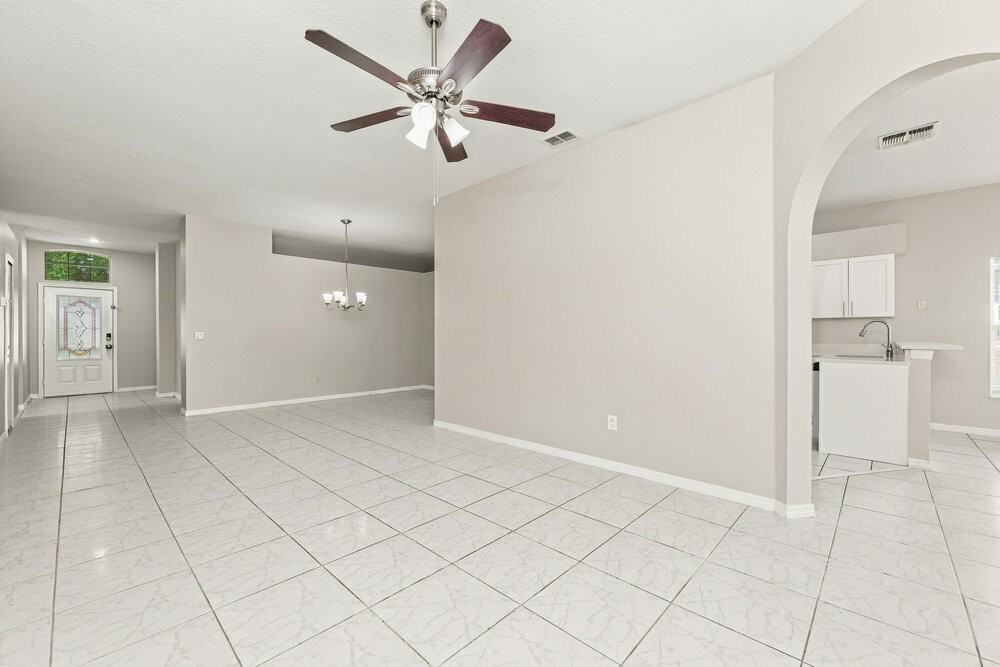 131 Harwood Cir - Photo 4 of 16