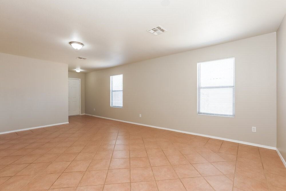 11225 E Quicksilver Ave - Photo 4 of 16