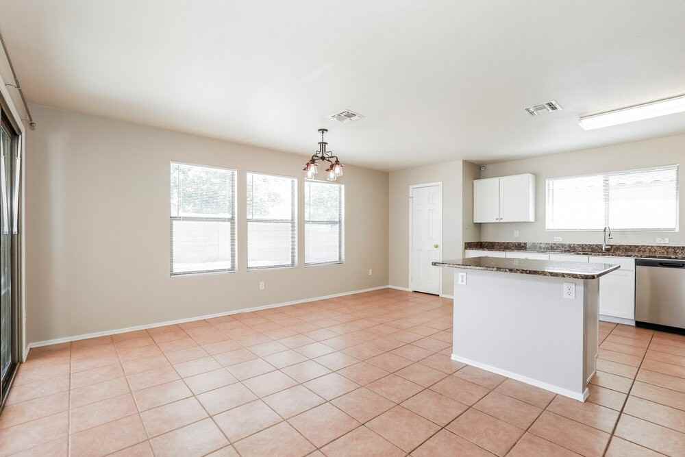 11225 E Quicksilver Ave - Photo 5 of 16