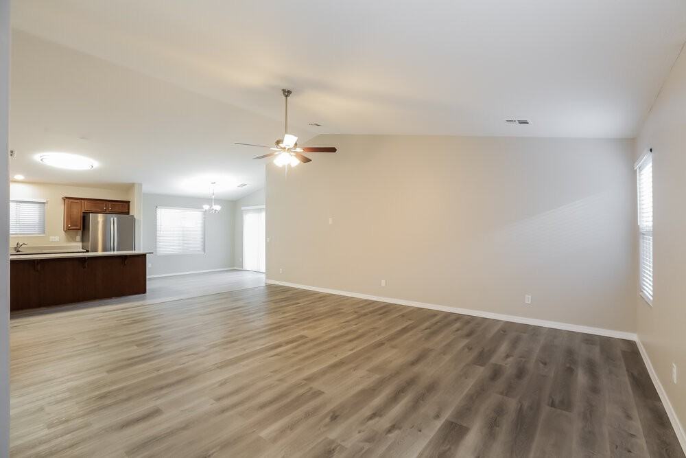 7374 W Magdalena Ln - Photo 4 of 16