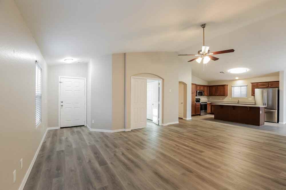 7374 W Magdalena Ln - Photo 5 of 16