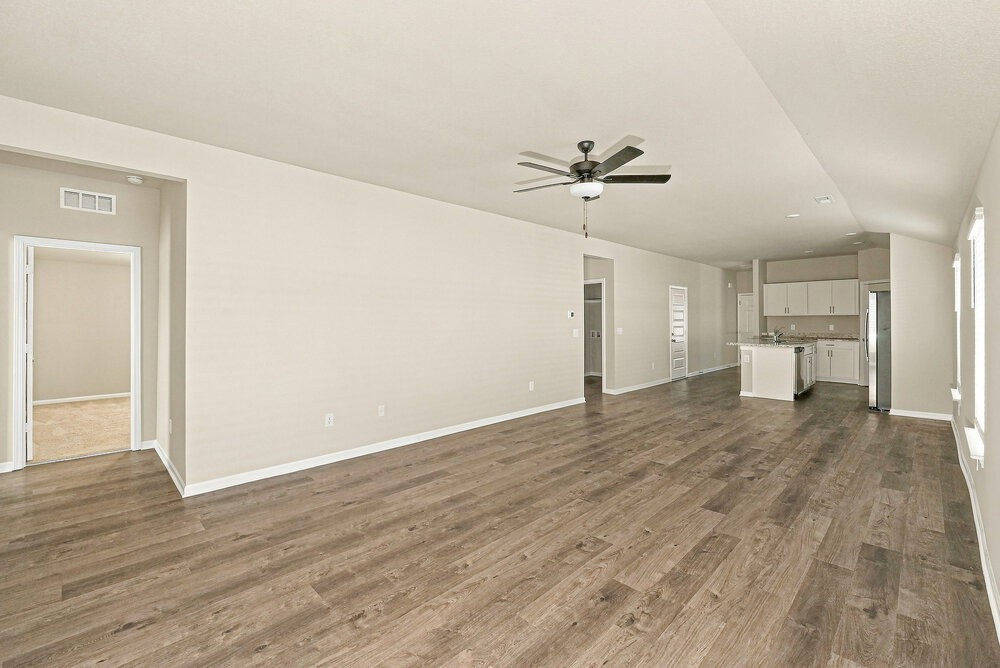 843 N Pear St - Photo 5 of 16