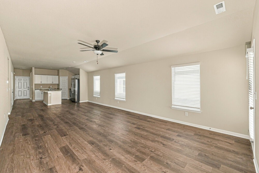 843 N Pear St - Photo 6 of 16