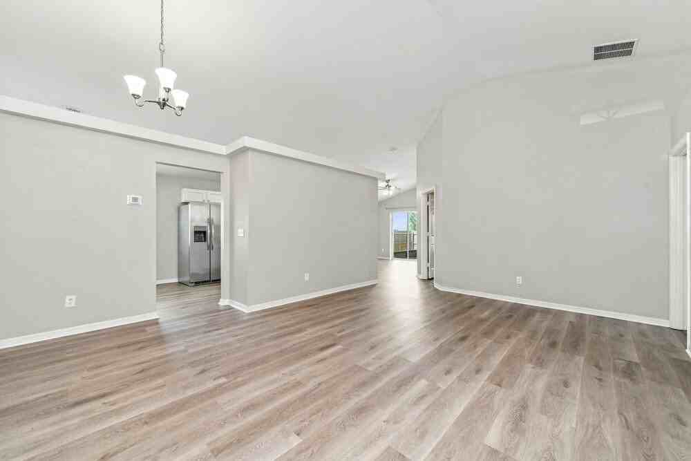 3027 Eagle Crossing Dr - Photo 3 of 16