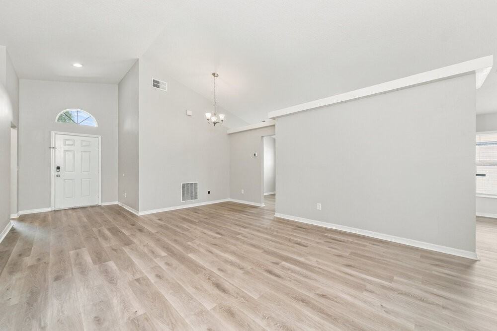 3027 Eagle Crossing Dr - Photo 4 of 16