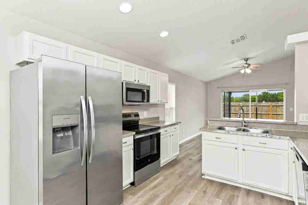 3027 Eagle Crossing Dr - Photo 6 of 16