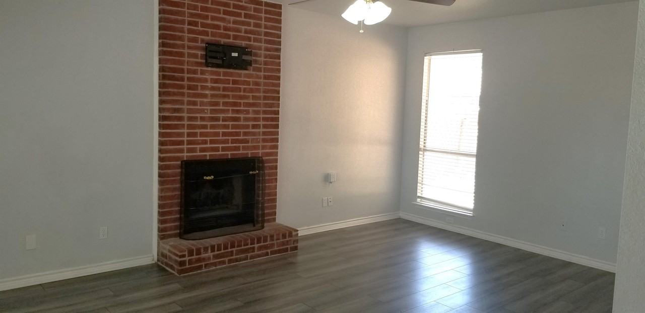 4712 Oxford Dr #1 - Photo 2 of 23