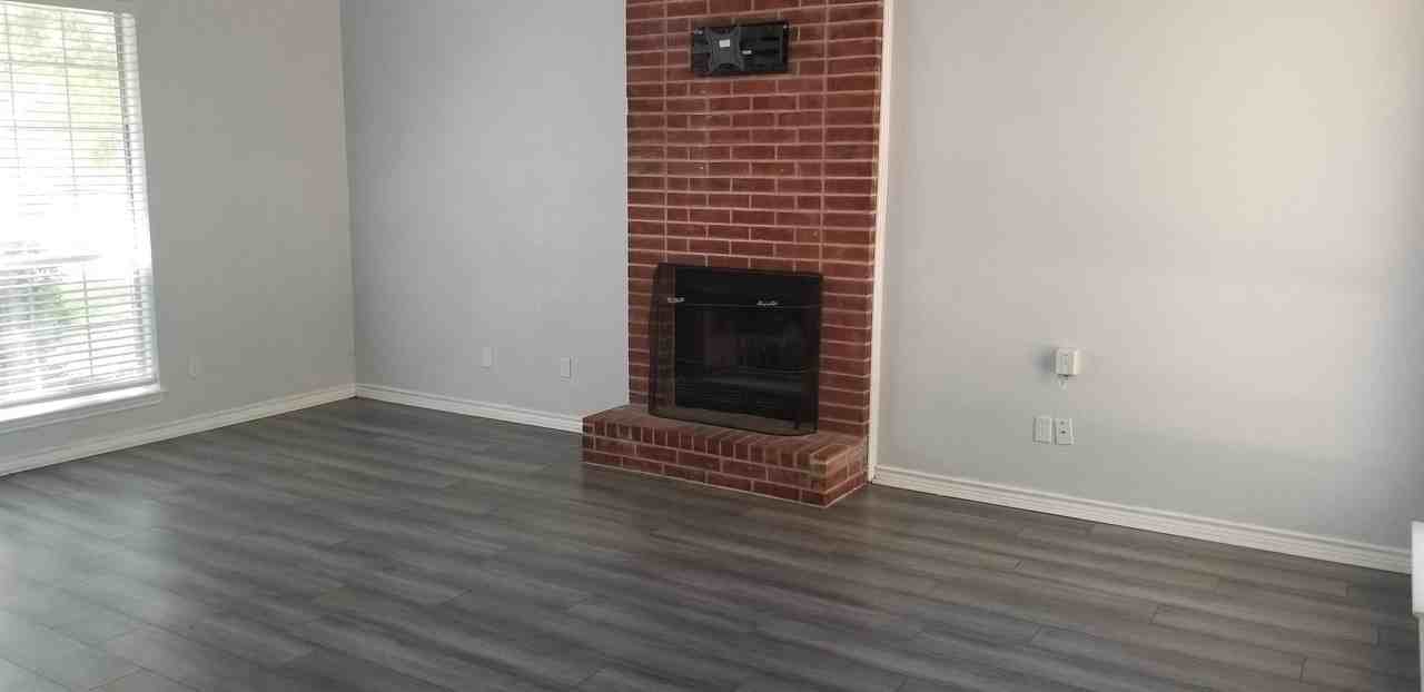 4712 Oxford Dr #1 - Photo 3 of 23