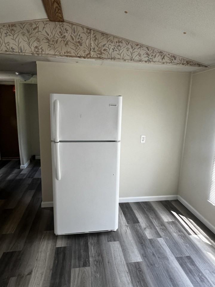 1027 Aaron Ln #11 - Photo 4 of 9