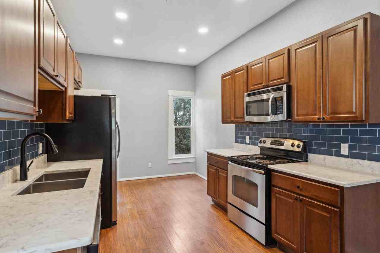 111 S 7th St #1 - Photo 7 of 25