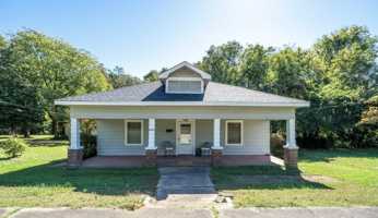 featured image of 202 E College St #1