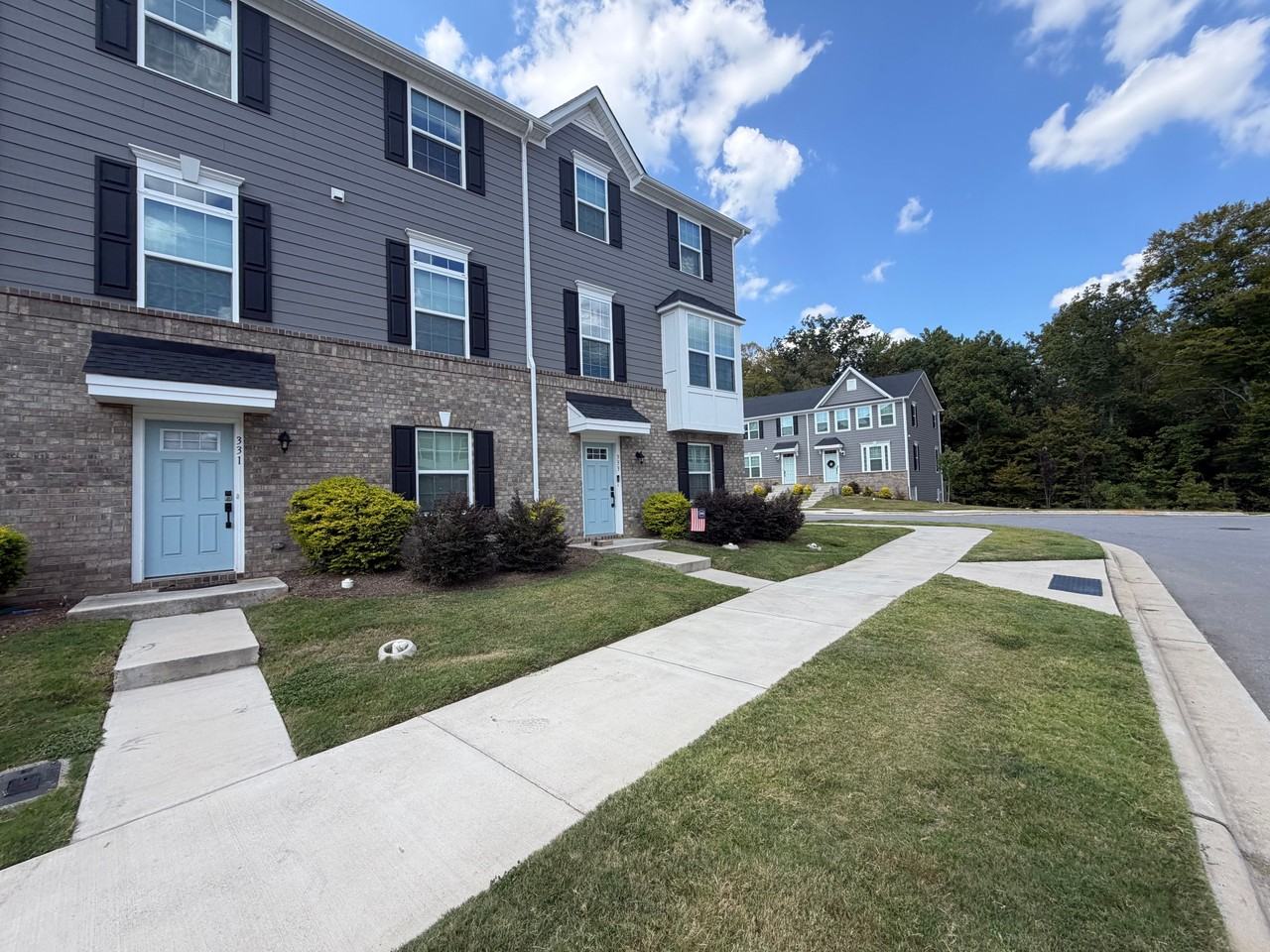 331 Cramerton Mills Pkwy - Photo 2 of 29