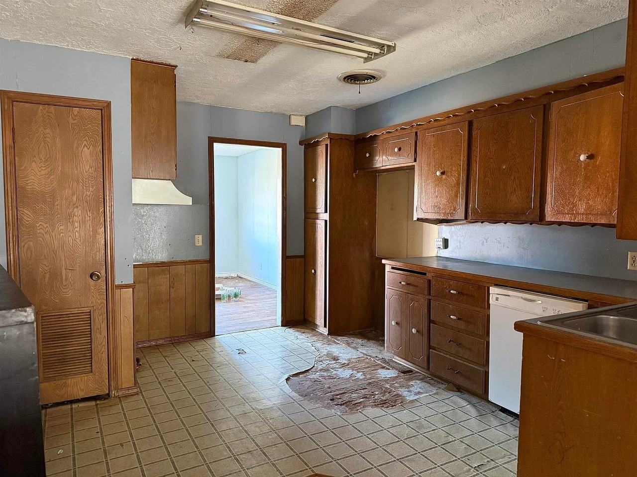 1004 N B St #1 - Photo 7 of 9